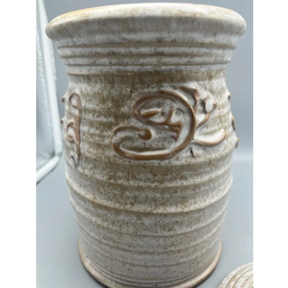 The Unbranded Brand vintage ceramic